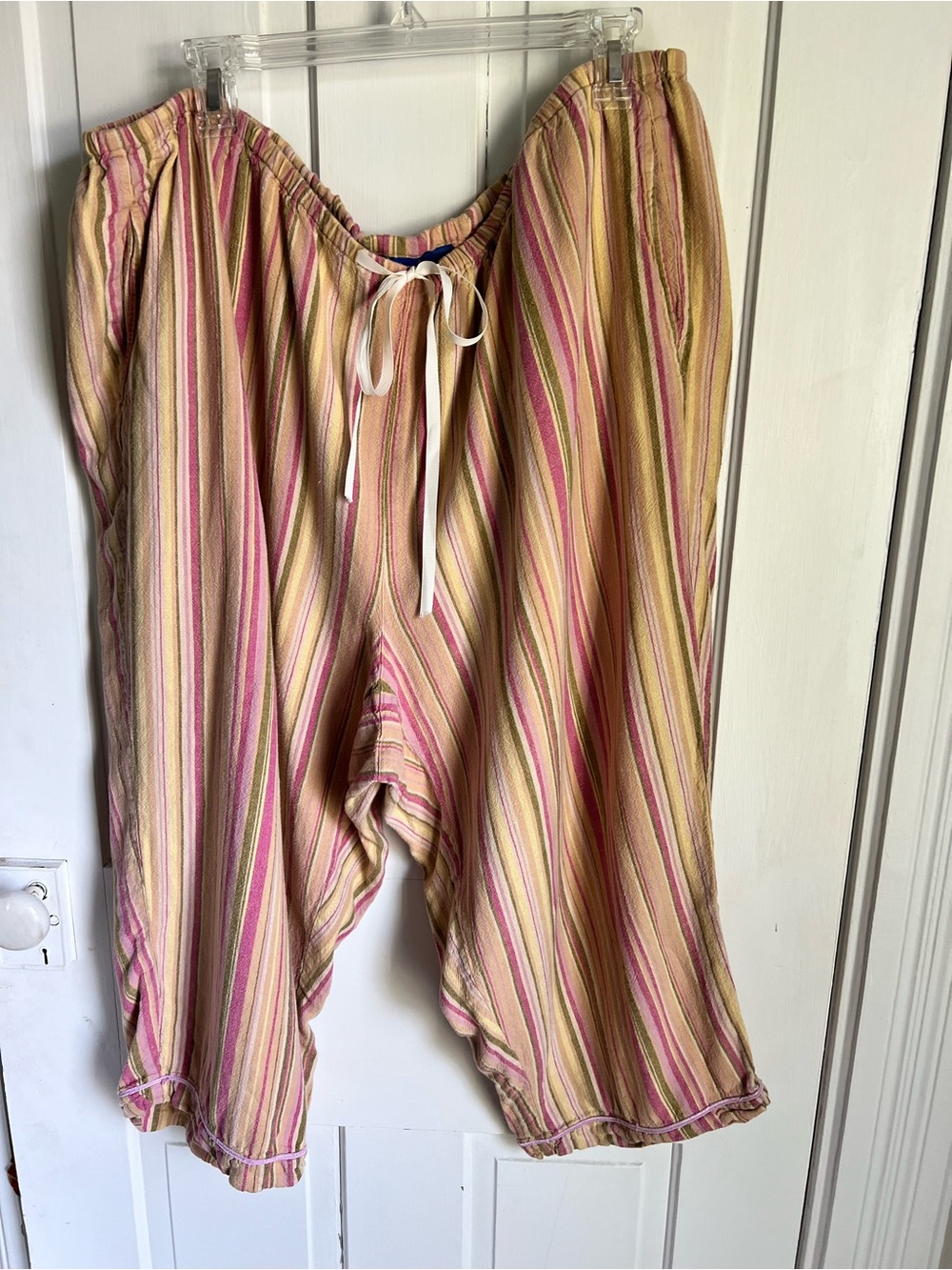 JH Collectibles Women’s Striped Pink, Yellow & Green Capris size 3